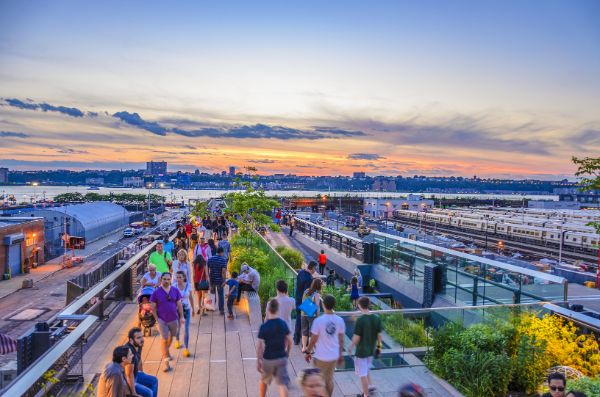 High Line Walking Tour - Guided Tours in New York City