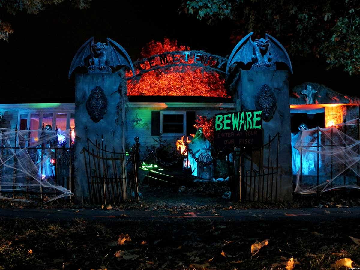 Best Haunted Houses to Travel to This October