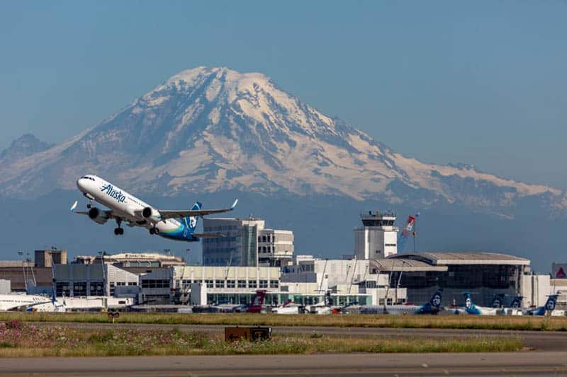 Flight Status by Airline - Flight take off mountains